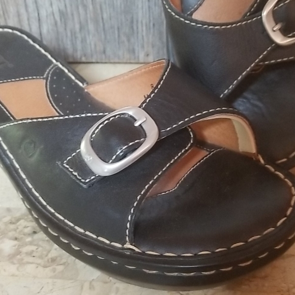 Sandals - Picture 2 of 6